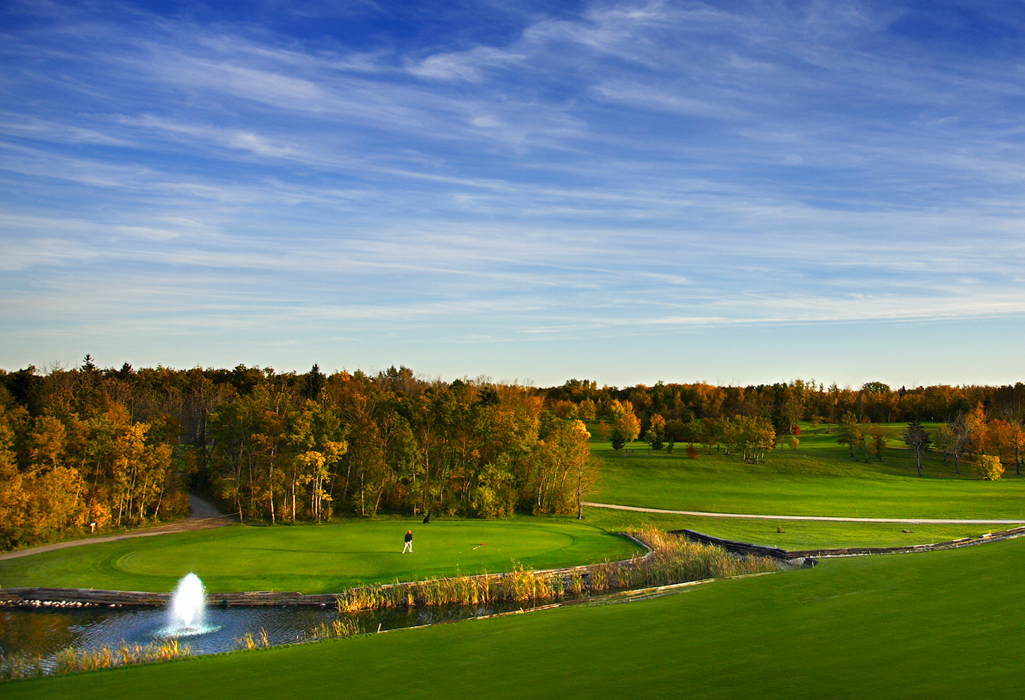 picture of a golf course with a pond and fountain on the left of the hole at Deer Park golf course