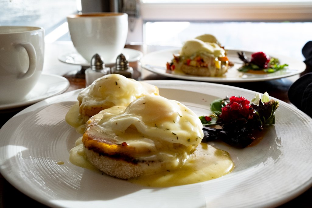 picture of eggs benedict and cups of coffee