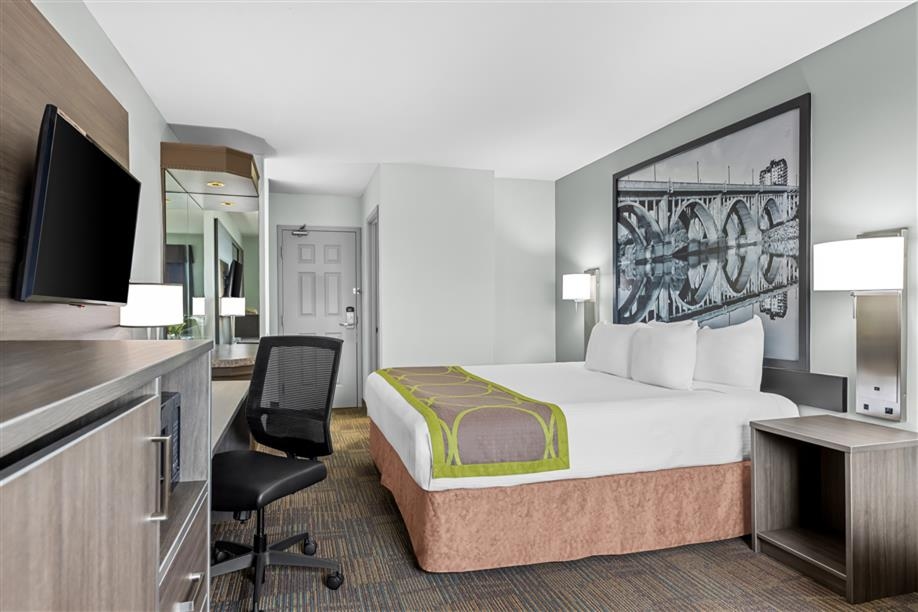 Super 8 by Wyndham Saskatoon Near Saskatoon Airport