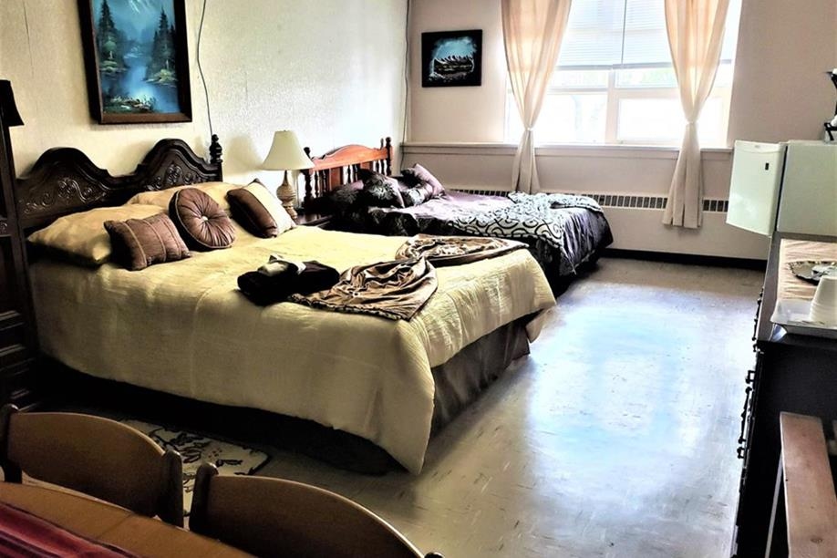 Hodgeville Skool Inn