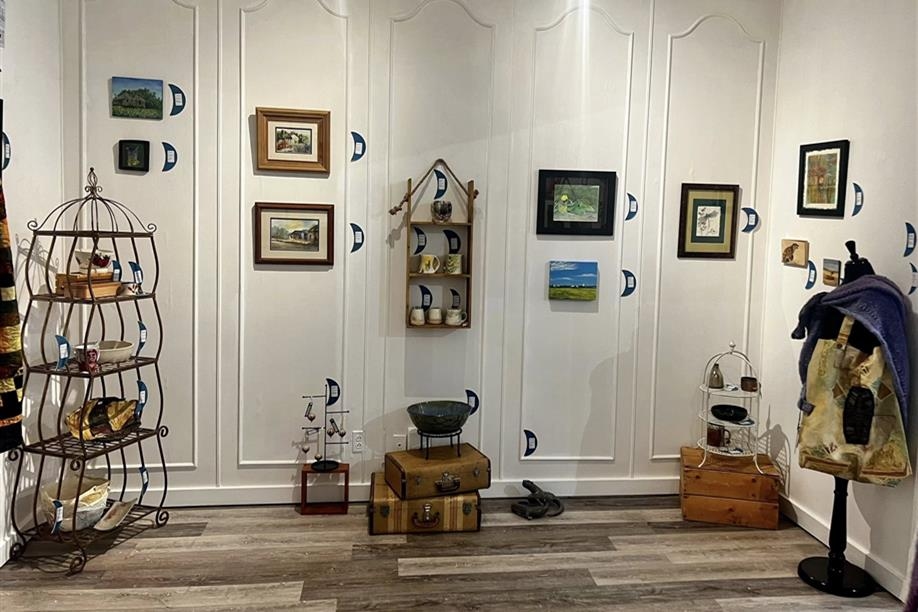 On The Avenue Artisan's Gallery