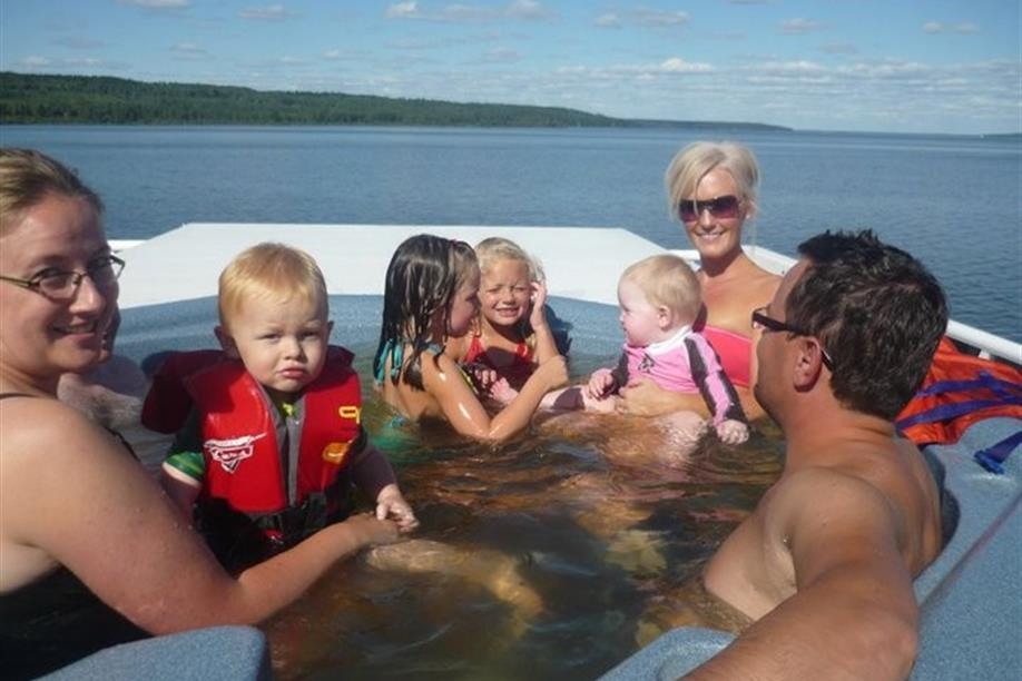 Aurora Houseboats - Hot Tub