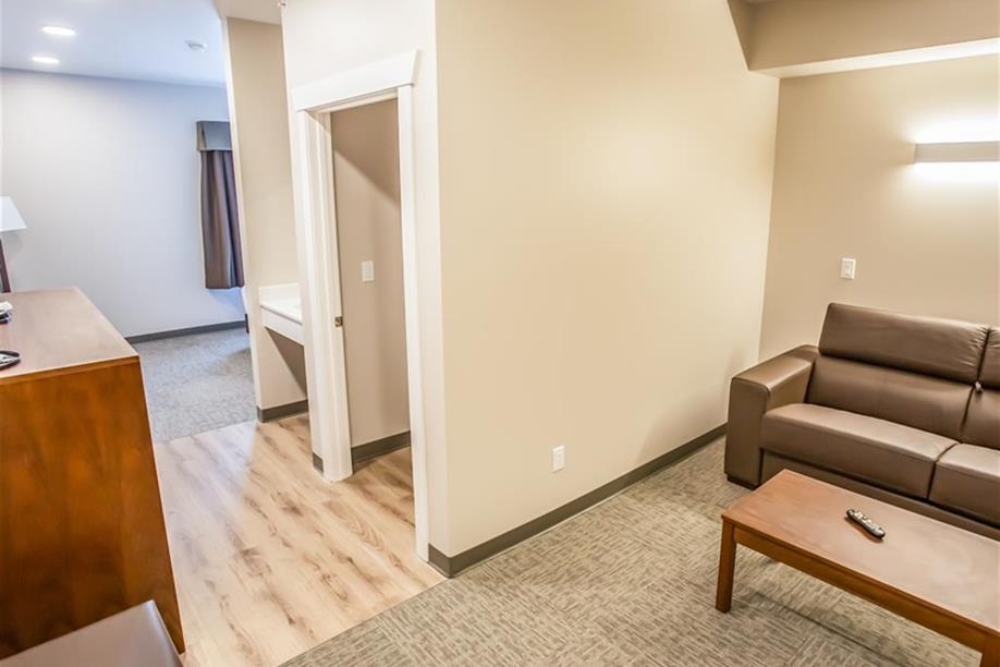 Blue Crescent Hotel | Legacy Inn - Single Queen Guest Room