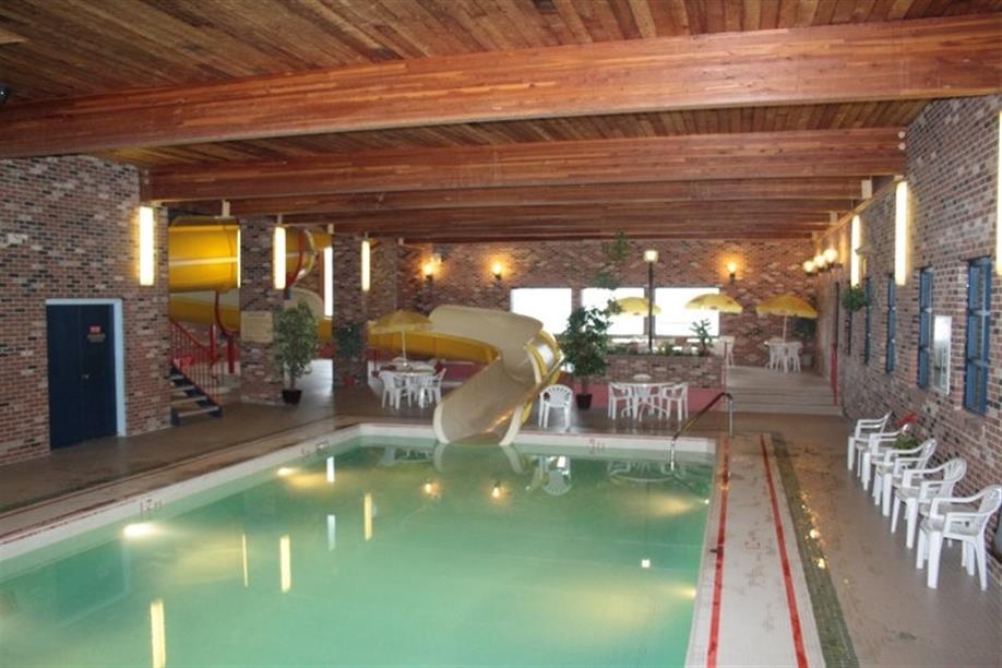 BCMInns - Indoor Pool and Waterslide