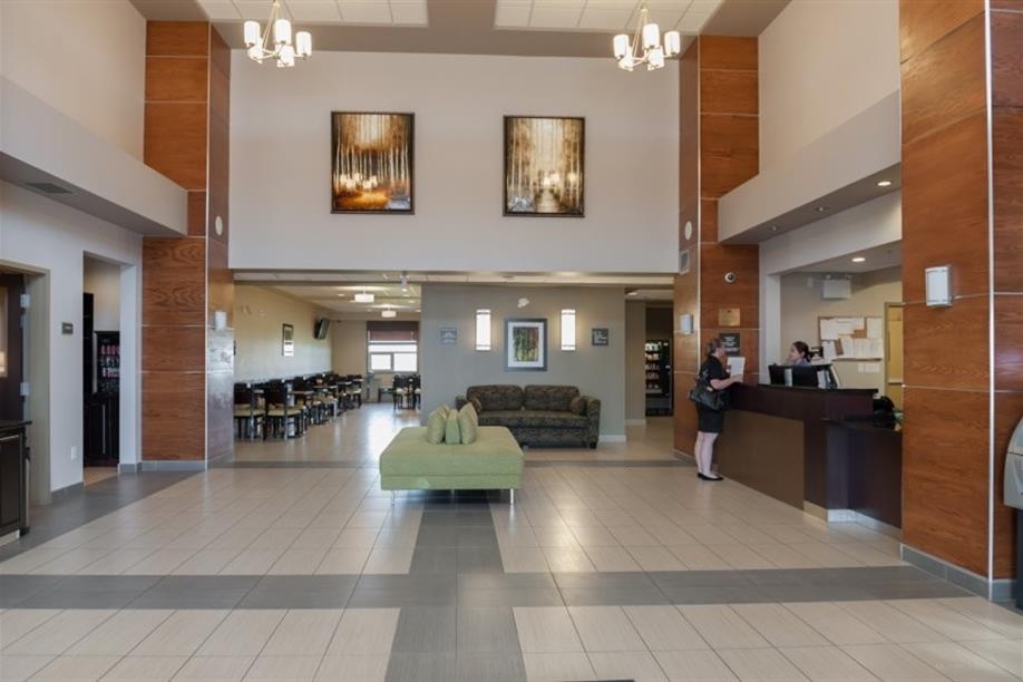 Best Western Plus Moose Jaw - Front Desk/Lobby Area