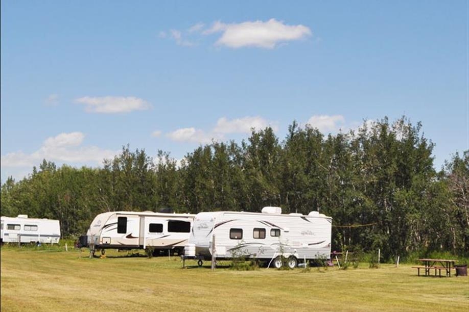 Carlton Trail Regional Park - Campsites