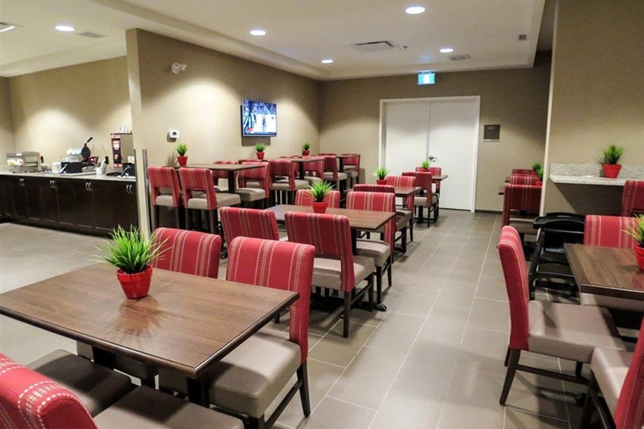 Comfort Suites Regina - Breakfast Area
