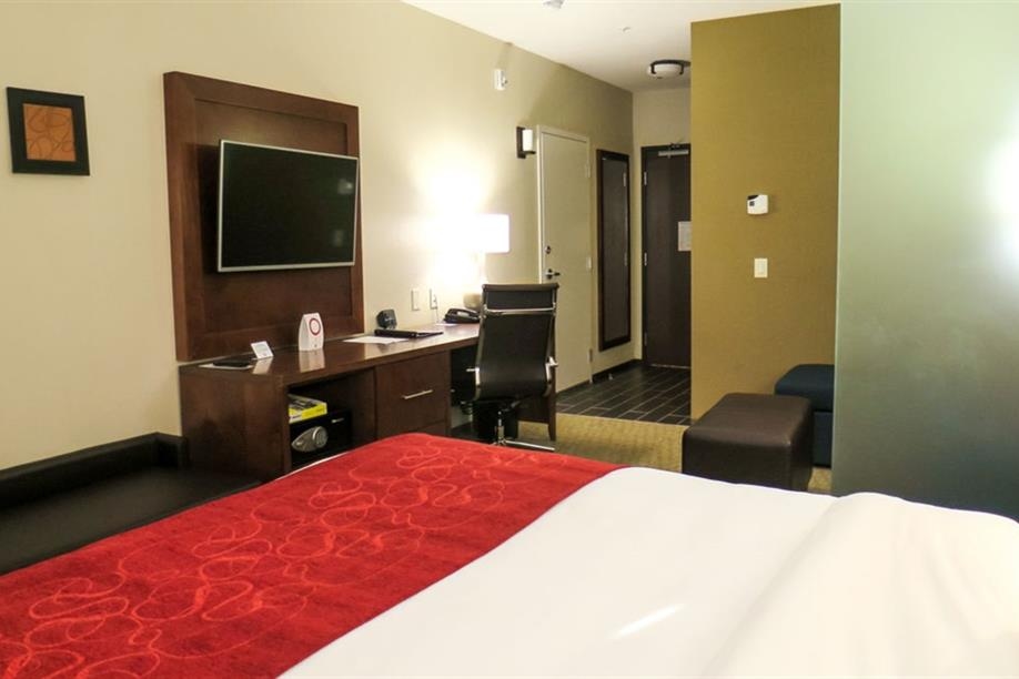 Comfort Suites Regina - King Suite