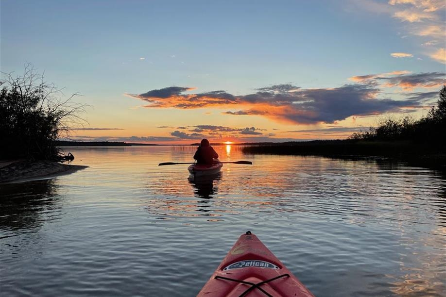 Eagle Bay Resort - Kayaking
