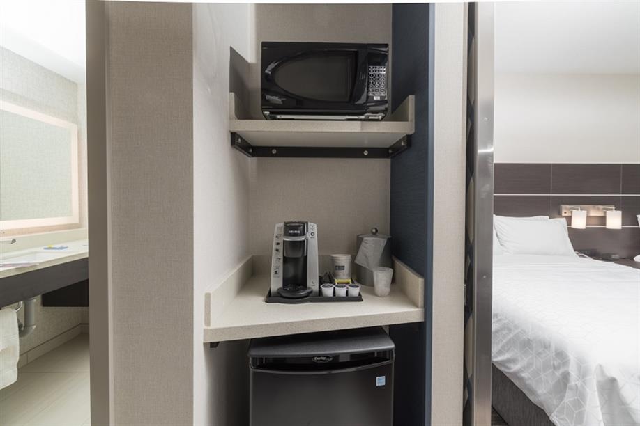 Holiday Inn Express & Suites Saskatoon East - University - Guest Rooms have coffee stations