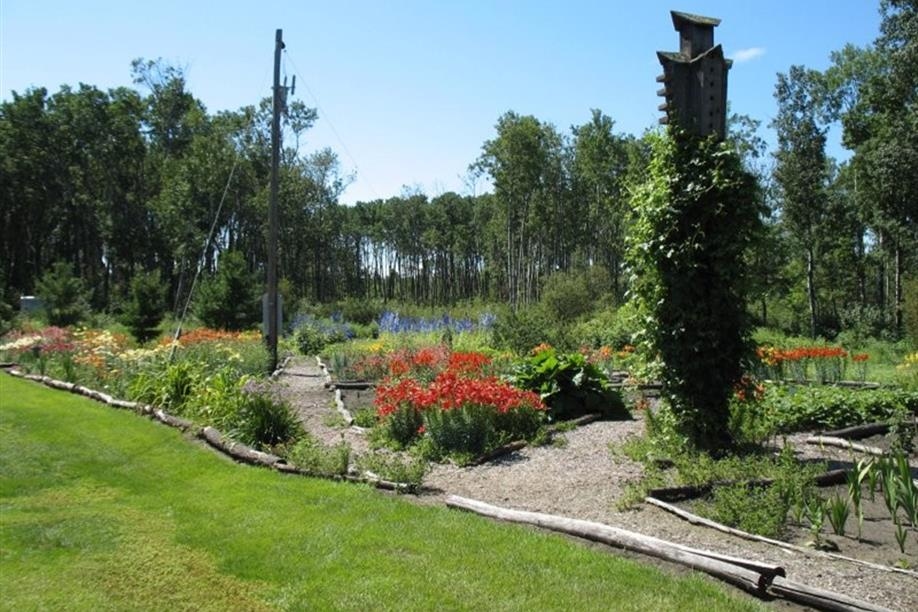 Honeywood (Dr A. J. Porter) Heritage Nursery - Porter's Memorial Garden