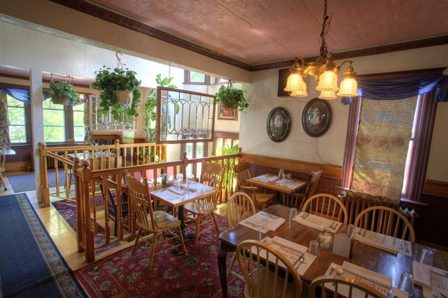 Hopkins Dining Parlour & Curiosity Gift Shoppe