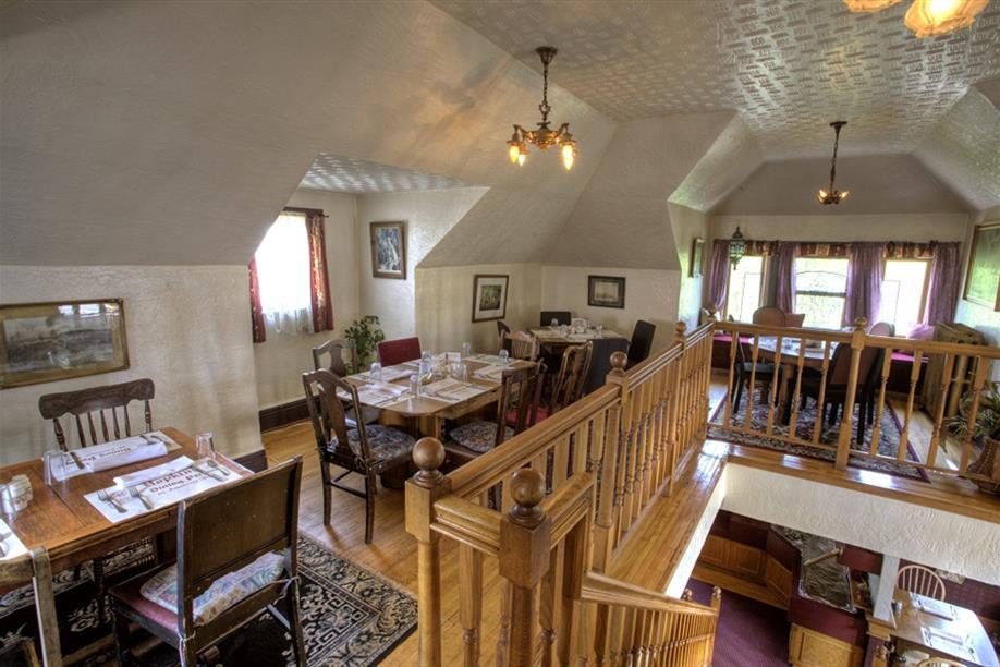 Hopkins Dining Parlour & Curiosity Gift Shoppe