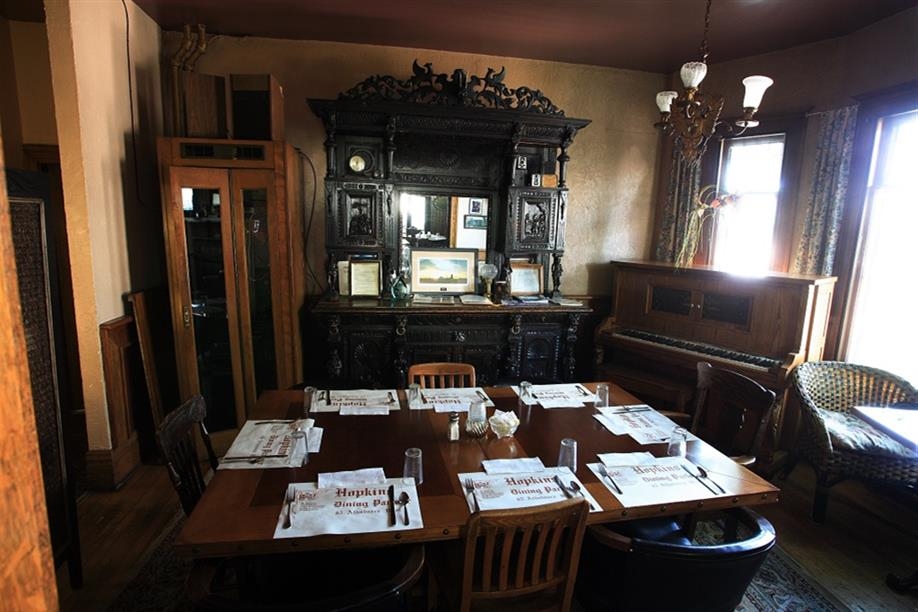 Hopkins Dining Parlour & Curiosity Gift Shoppe