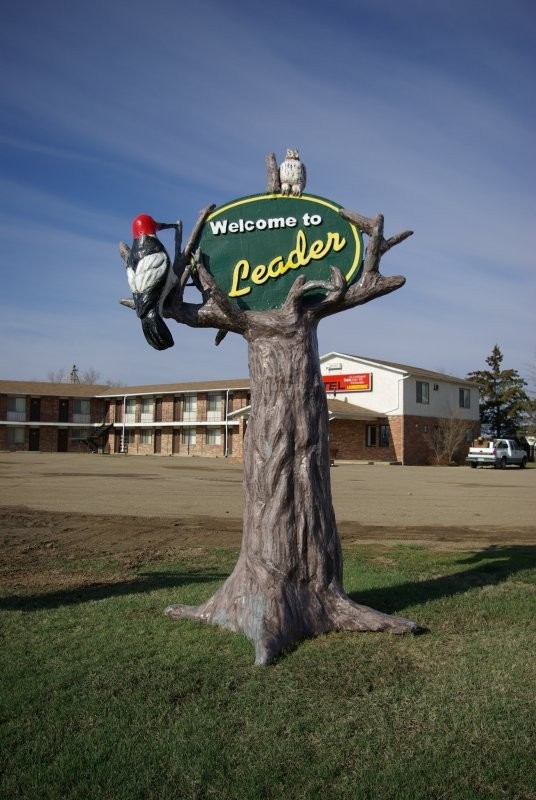 Leader Wildlife Sculptures