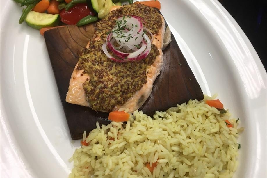 Mano's Restaurant & Lounge Yorkton