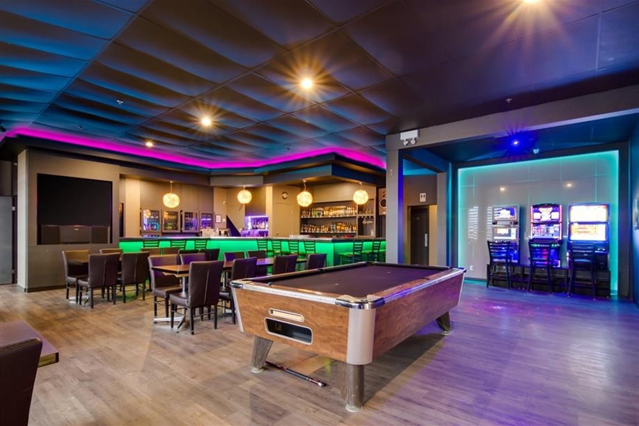 Motel 6 Kerrobert - LIQ Kerrobert Bar