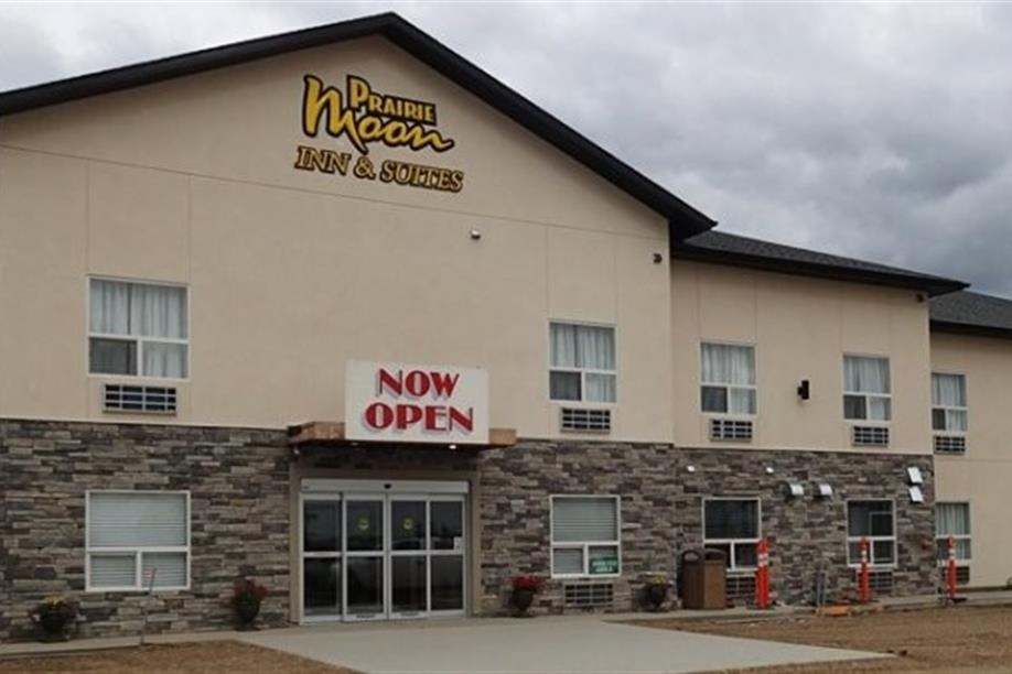 Prairie Moon Inn & Suites