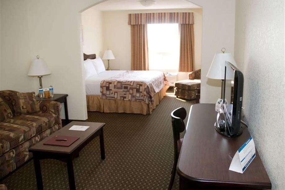 Prairie Moon Inn & Suites