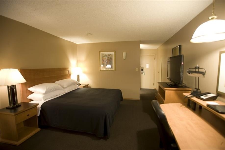 Royal Hotel Lloydminster - King Room