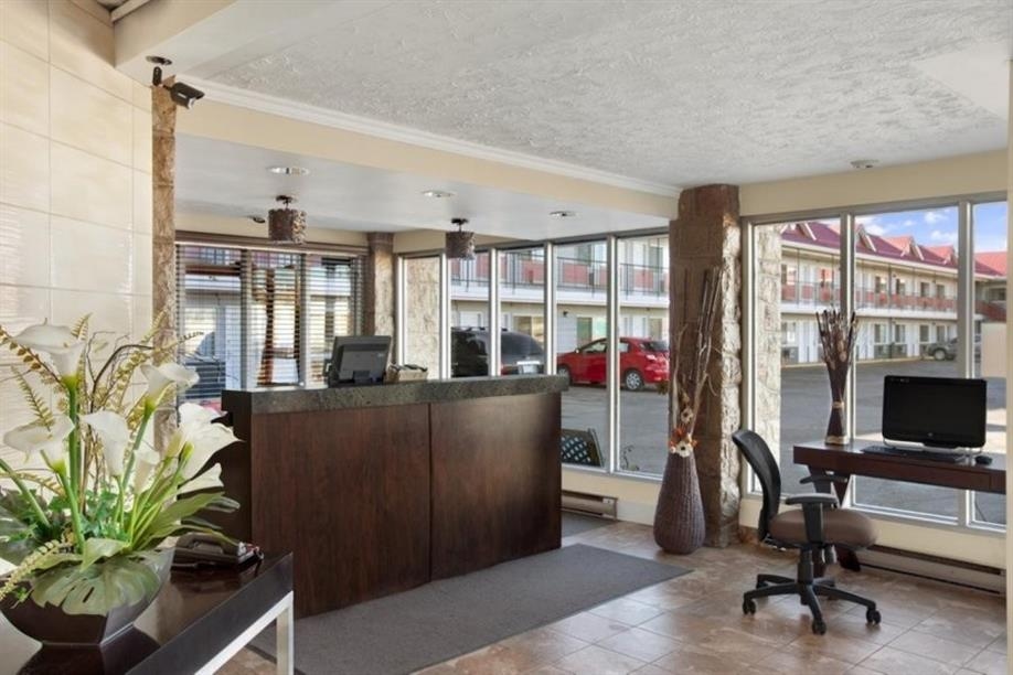 Thriftlodge Saskatoon - Registration Desk