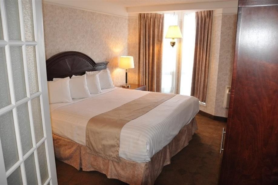 Tropical Inn Hotel and Conference Centre - King Suite