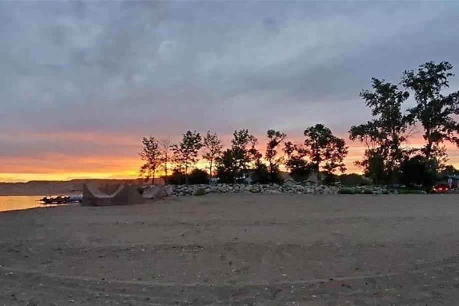 Twin Shores Lodging - East beach view